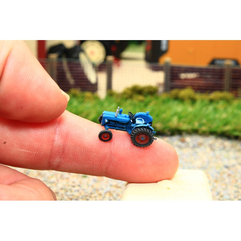 ATT316055 Artitec 1:160 Scale Fordson Dexta Tractor