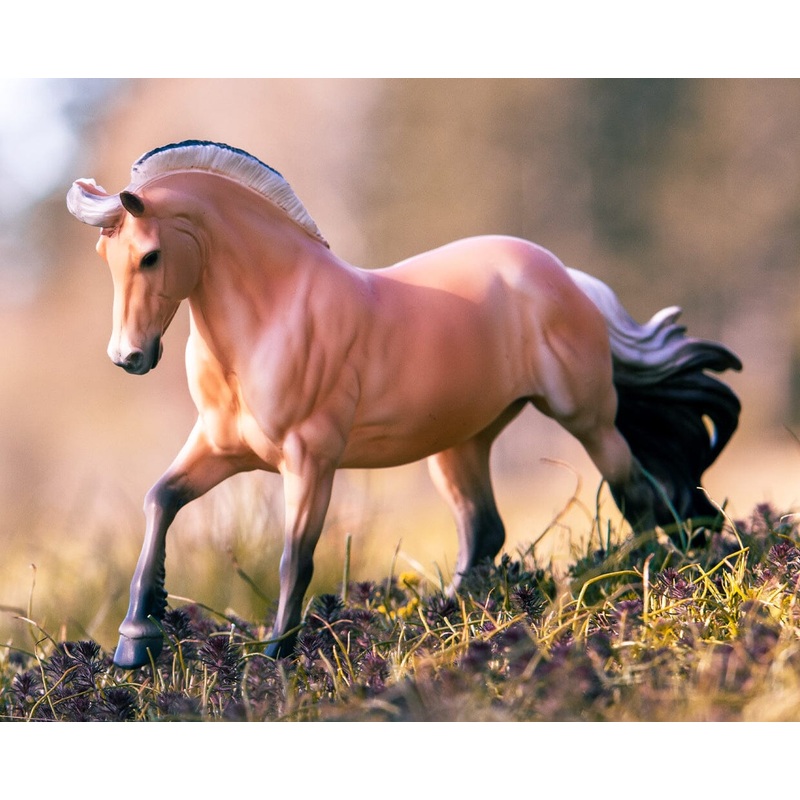 Breyer Sweetwater’s Zorah Belle Action Figure (Traditional | 1:9 scale | Ages 8+)