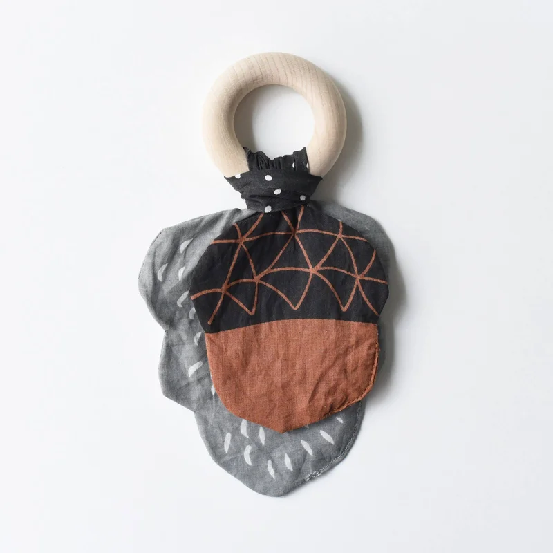Crinkle Teether – Acorn