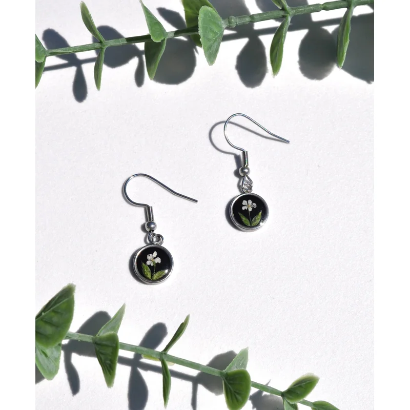 Pressed Flower Tiny Circle Earrings – Queen Anne’s Lace on Black, Silver