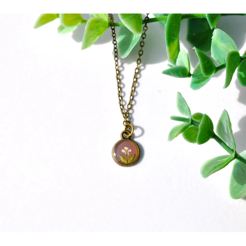 Pressed Flower Tiny Circle Necklace – Queen Anne’s Lace on Beige, Antique Bronze