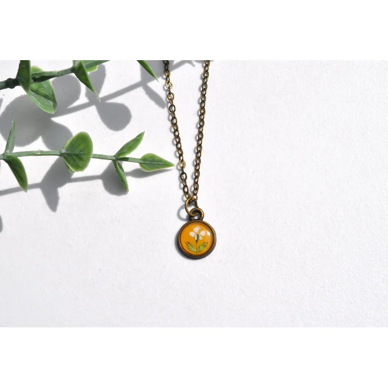 Pressed Flower Tiny Circle Necklace – Queen Anne’s Lace on Yellow, Antique Bronze